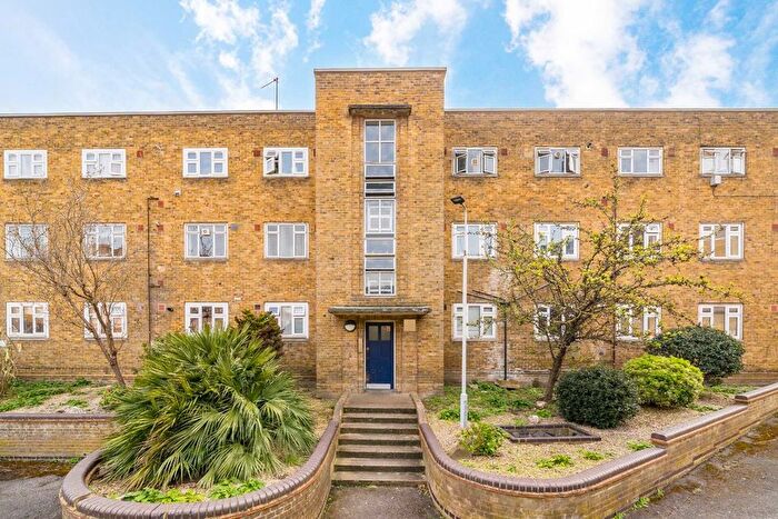 4 Bedroom Flat To Rent In Jebb Avenue, Brixton, SW2