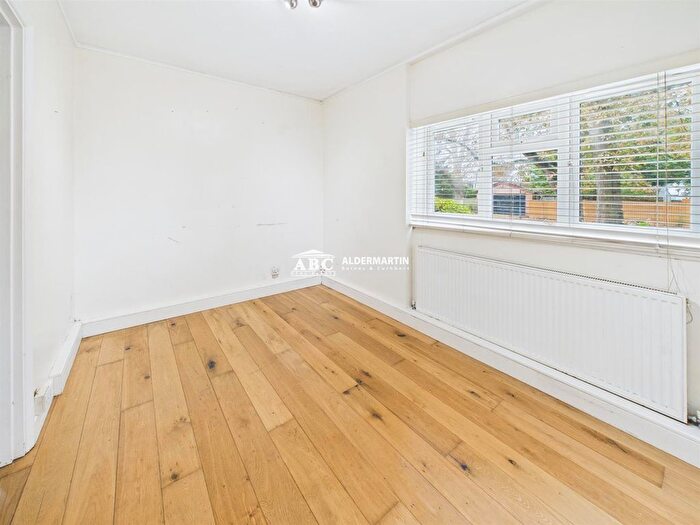 1 Bedroom Flat To Rent In Lodge Close, Edgware, HA8