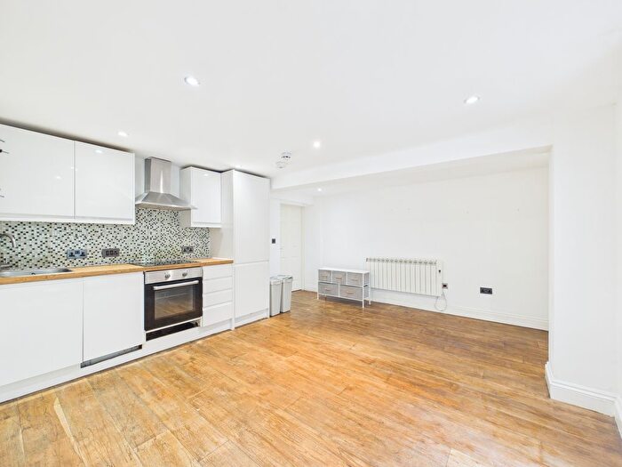 2 Bedroom Flat To Rent In Lansdowne Place, Hove, BN3