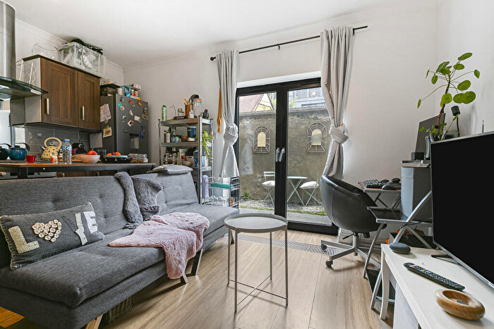 1 Bedroom Apartment For Sale In Fellmongers Yard, Croydon, CR0