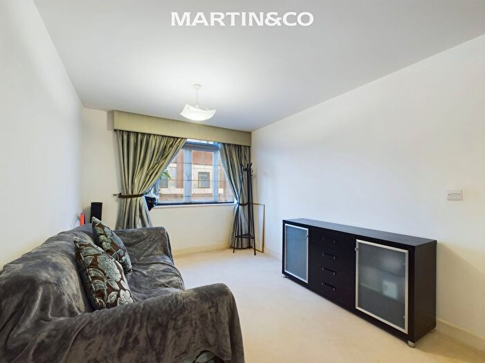 2 Bedroom Flat To Rent In Denham Road, Egham, TW20