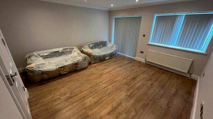 3 Bedroom End Of Terrace House To Rent In Whytecroft, Hounslow, TW5