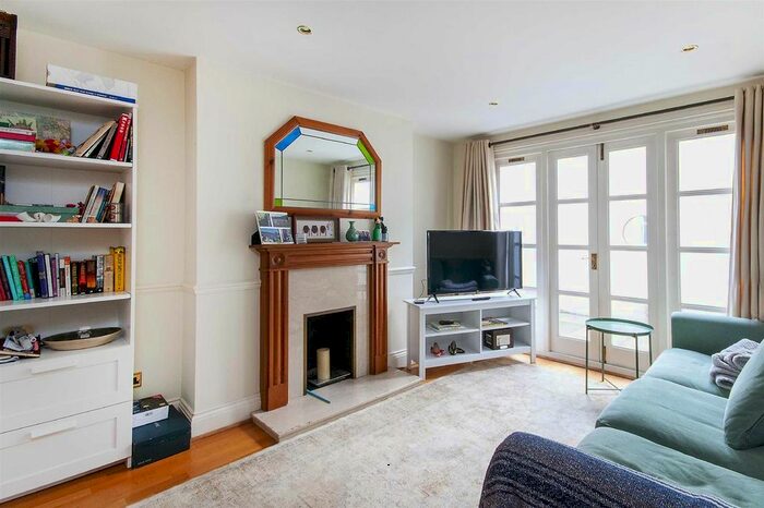 2 Bedroom Flat To Rent In High Street Wimbledon, London, SW19