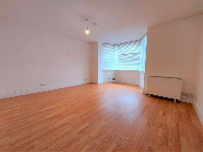1 Bedroom Flat To Rent In Windmill Street, Gravesend, Kent, DA12