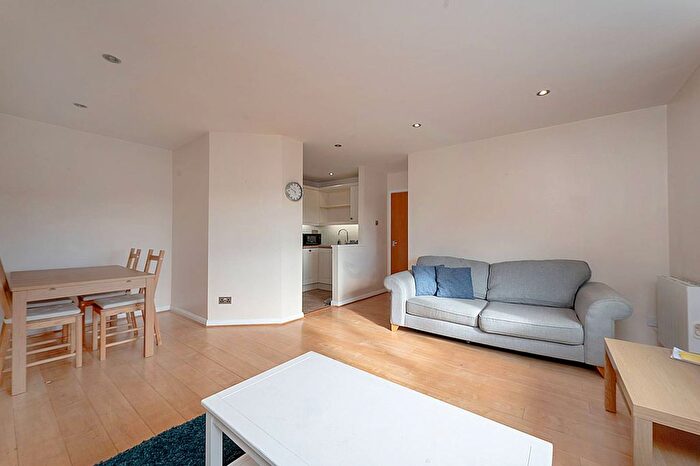 2 Bedroom Flat To Rent In Coopers Court, Acton, London, W3
