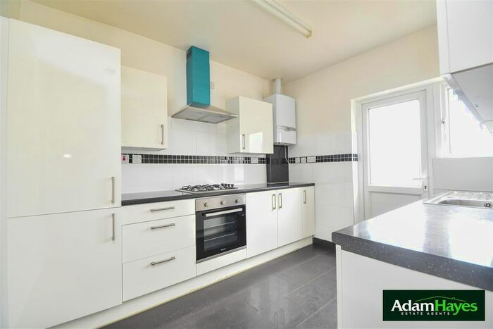 3 Bedroom Detached Bungalow To Rent In Milton Avenue, Barnet, EN5