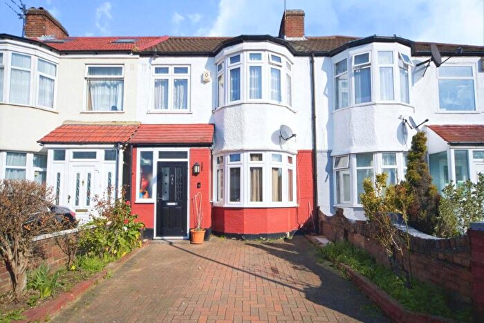 3 Bedroom Terraced House To Rent In Morley Avenue, London, N18