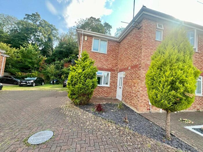 3 Bedroom House To Rent In Camelot Way, Northampton, NN5