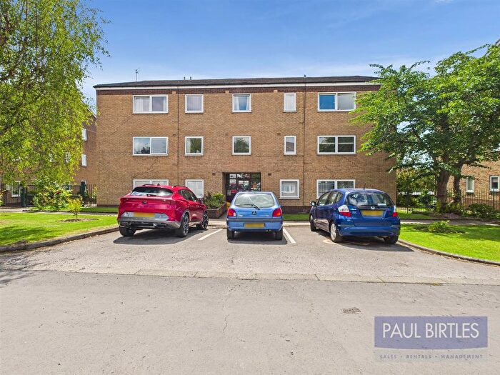 2 Bedroom Flat For Sale In Harcourt Close, Urmston, Trafford, M41