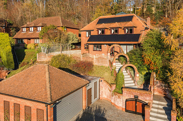 5 Bedroom House For Sale In Hillside Road, Penn, HP10