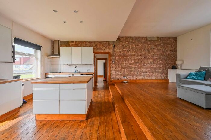 4 Bedroom Maisonette To Rent In Lordship Lane, Wood Green, London, N22