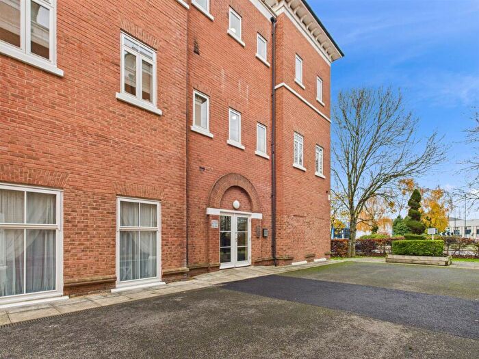 2 Bedroom Flat For Sale In Pine Street, Fairford Leys, Aylesbury, HP19