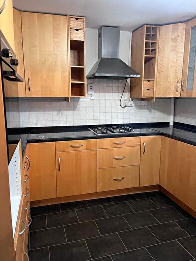 3 Bedroom Flat To Rent In Hollybush Estate, Cardiff, CF14