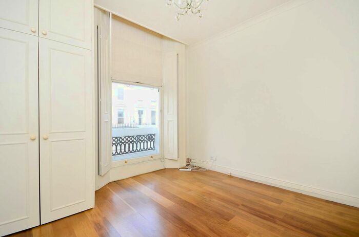 2 Bedroom Flat To Rent In Arundel Gardens, Westbourne Grove, London, W11