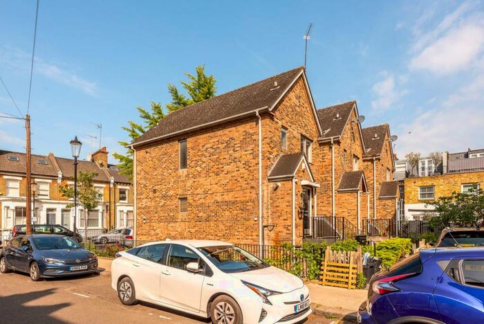 3 Bedroom House To Rent In Stadium Street, Chelsea, London, SW10