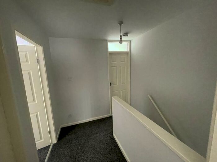 3 Bedroom House To Rent In Bradford Avenue, Hull, HU9