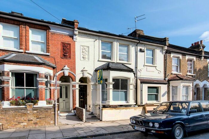 3 Bedroom Flat To Rent In Wendell Park, Wendell Park, London, W12