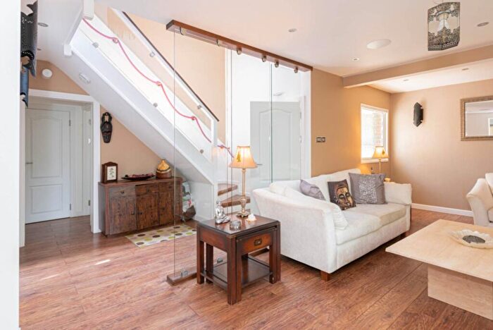 5 Bedroom Detached House To Rent In Milburn Walk, KT18