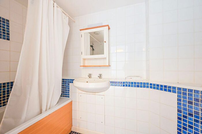 1 Bedroom Flat For Sale In Asher Way, Wapping, London, E1W