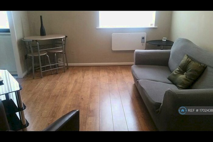 1 Bedroom Flat To Rent In Chantrell Court, Leeds, LS2