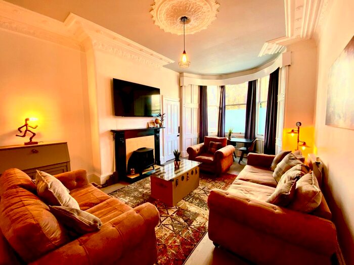 2 Bedroom Flat To Rent In Oakshaw Street West, Paisley, PA1