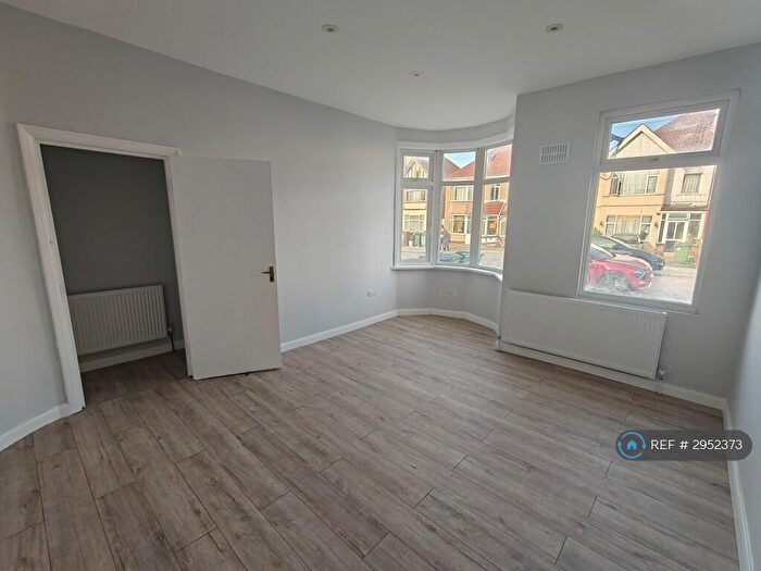 2 Bedroom Maisonette To Rent In Thurlby Road, Wembley, HA0