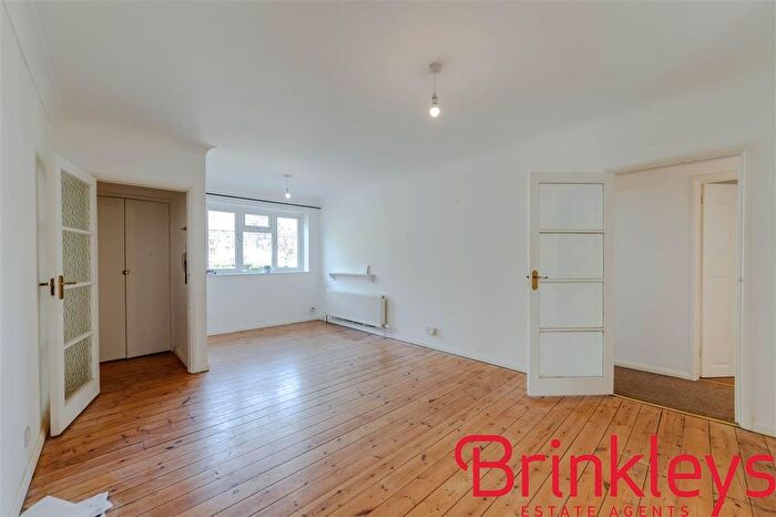 2 Bedroom Flat To Rent In Radcliffe Square, Putney, London, SW15