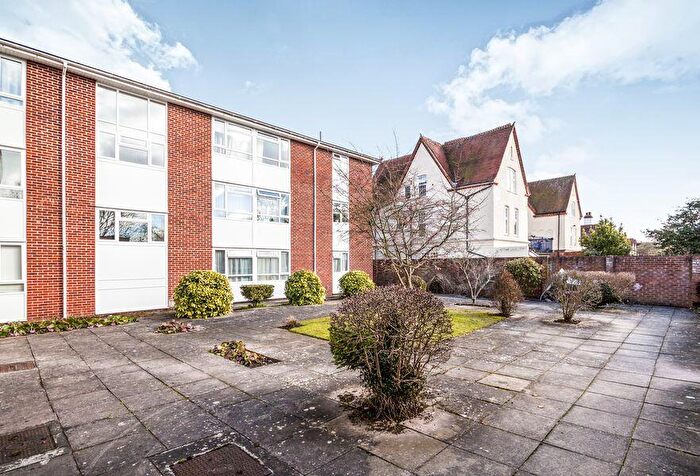 2 Bedroom Apartment To Rent In Crecent Road, Wokingham, RG40