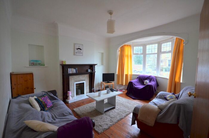 6 Bedroom Flat To Rent In New Cross Road, New Cross, London, SE14