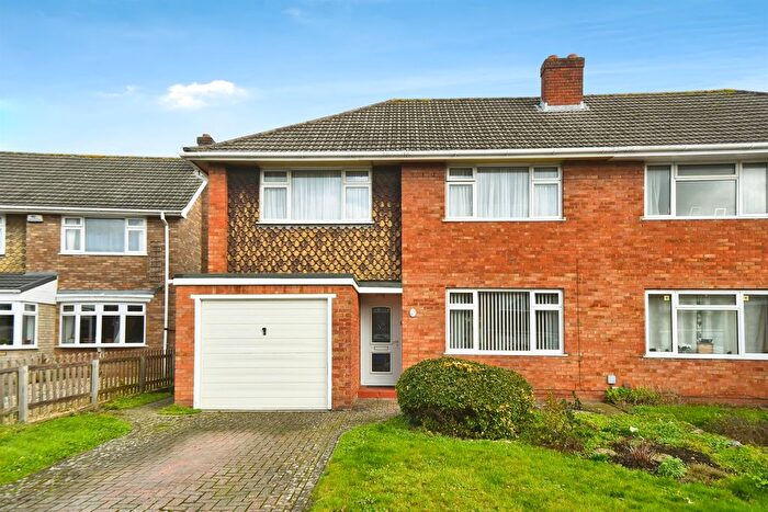 3 Bedroom Semi-Detached House For Sale In Cloche Way, Swindon, SN2