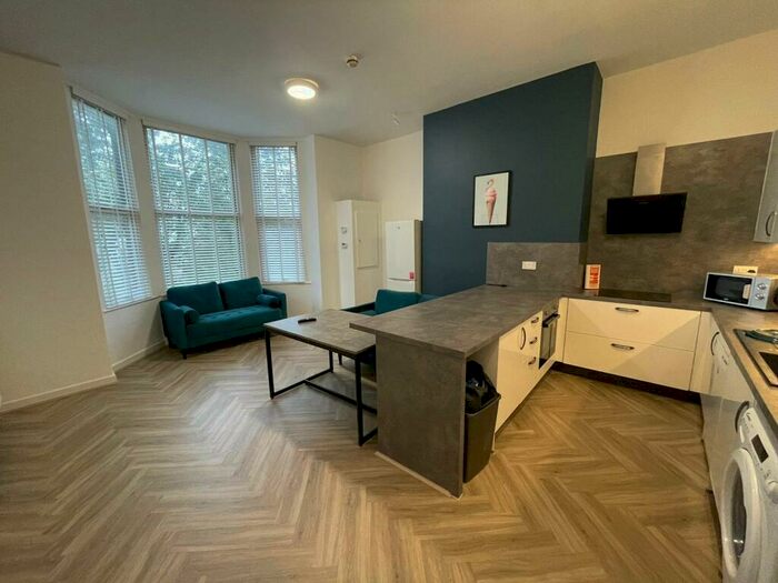 4 Bedroom Flat To Rent In Moorland Avenue, Woodhouse, Leeds, LS6