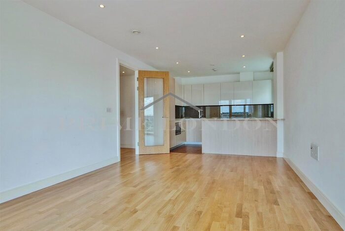 2 Bedroom Flat To Rent In Spinnaker House, Battersea Reach, London, SW18