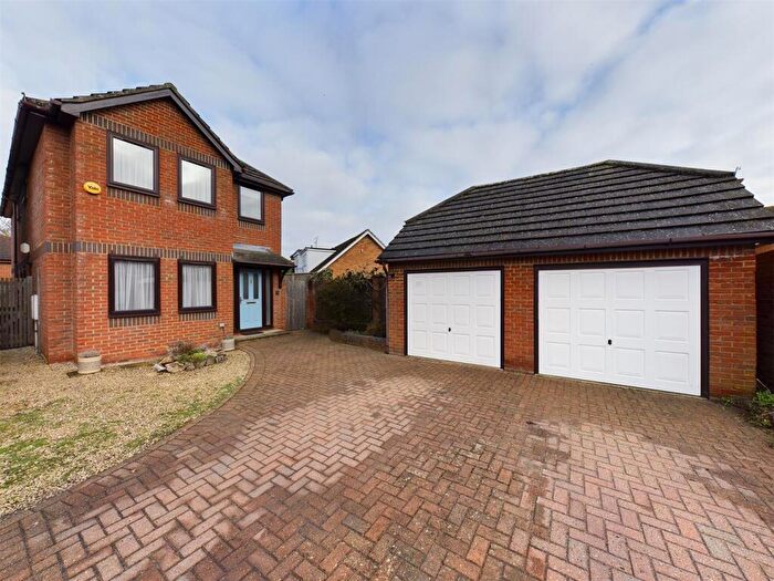 4 Bedroom House To Rent In The Paddock, Hitchin, SG4