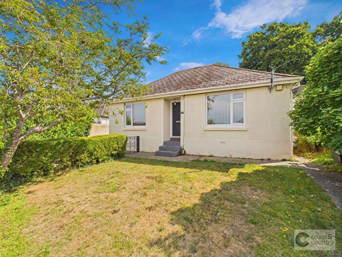 4 Bedroom Bungalow For Sale In Hele Road, Kingsteignton, TQ12
