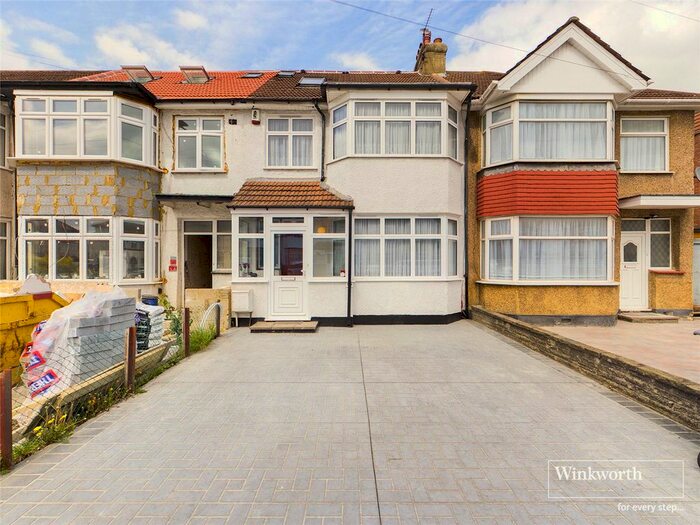 4 Bedroom Detached House To Rent In Princes Avenue, Kingsbury, NW9