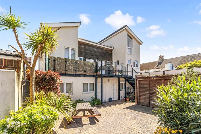 2 Bedroom Flat For Sale In The Old Stables, Station Road, Worthing, BN11