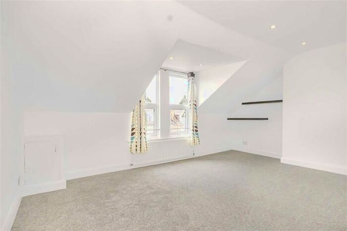 1 Bedroom Flat To Rent In Kingston Road, Teddington, TW11