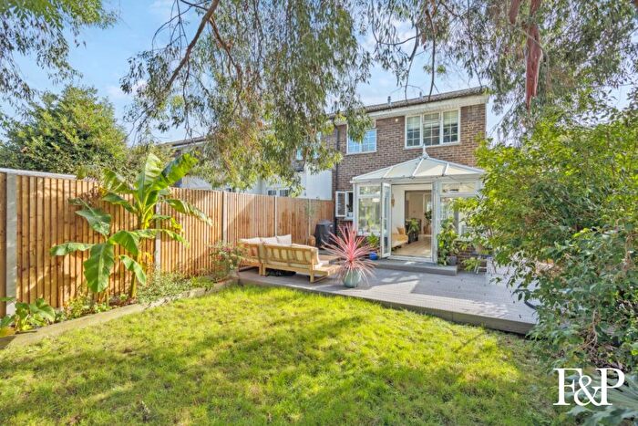 3 Bedroom Semi-Detached House For Sale In Sheepcote Road, Eton Wick, SL4