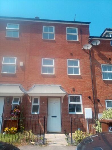 4 Bedroom Property To Rent In Chatsworth Road, Corby, NN18