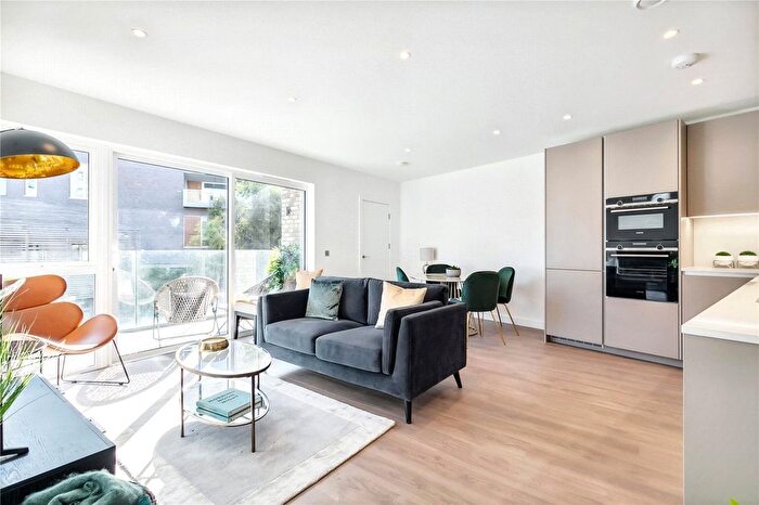 3 Bedroom Flat To Rent In Ravensbury Terrace, London, SW18