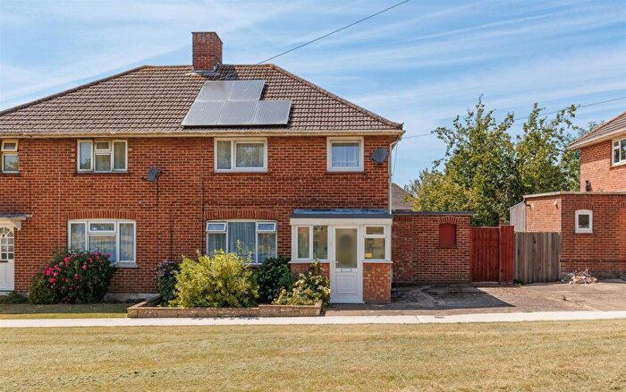 3 Bedroom Semi-Detached House For Sale In Semi Detached In Established Residential Area - Home Meade, Newport, PO30