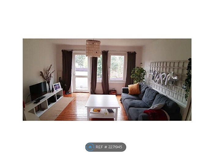 2 Bedroom Flat To Rent In St. Lawrence House, London, SE1