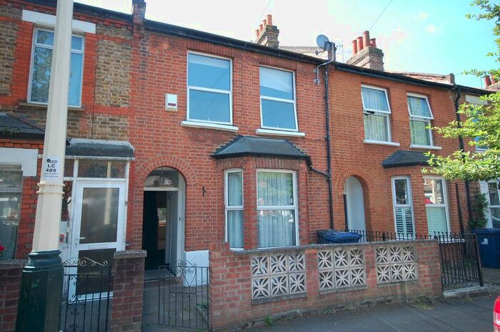 3 Bedroom Semi-Detached House To Rent In Venetia Road, London, W5