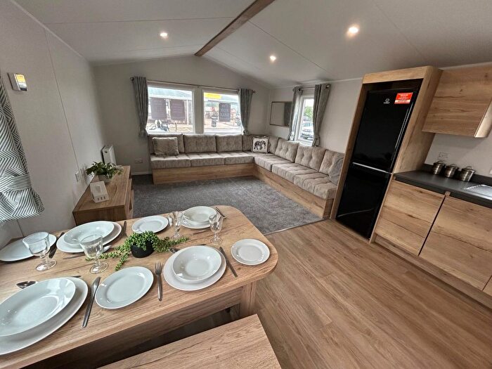 2 Bedroom Mobile/park Home For Sale In Hythe Road, Dymchurch, Romney Marsh, TN29
