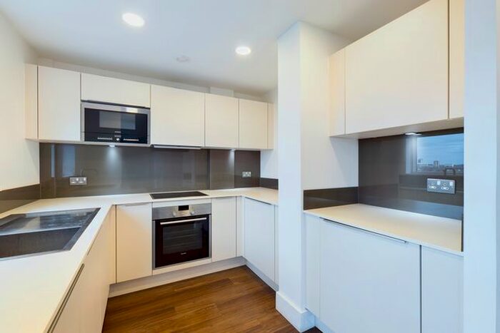 2 Bedroom Flat To Rent In Market Road, Islington, N7