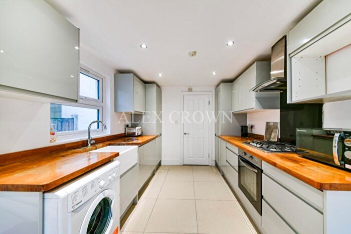 6 Bedroom Terraced House To Rent In Harberton Road, Archway, N19