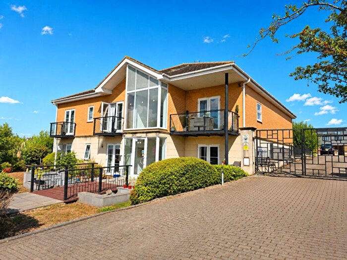 2 Bedroom Apartment For Sale In Rayleigh Road, Eastwood, Leigh-On-Sea, Essex, SS9