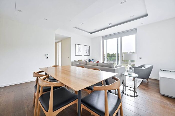 3 Bedroom Flat To Rent In Earls Court, West Brompton, London, SW6