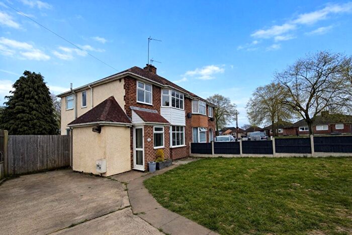 3 Bedroom Semi Detached House For Sale In Sinclair Avenue, Banbury, Oxfordshire, OX16