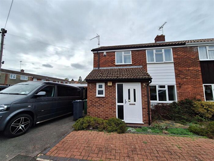 3 Bedroom Semi Detached House To Rent In Newbery Close, Tilehurst, RG31